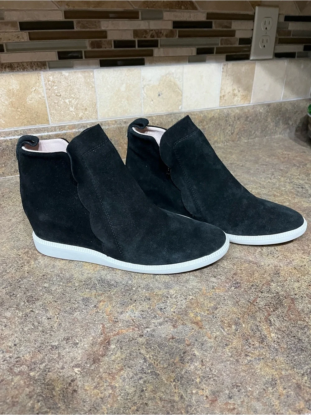 Kate Spade Wilkes Suede Ankle Boots Black Sneaker Sole Sz 9 Fall Winter